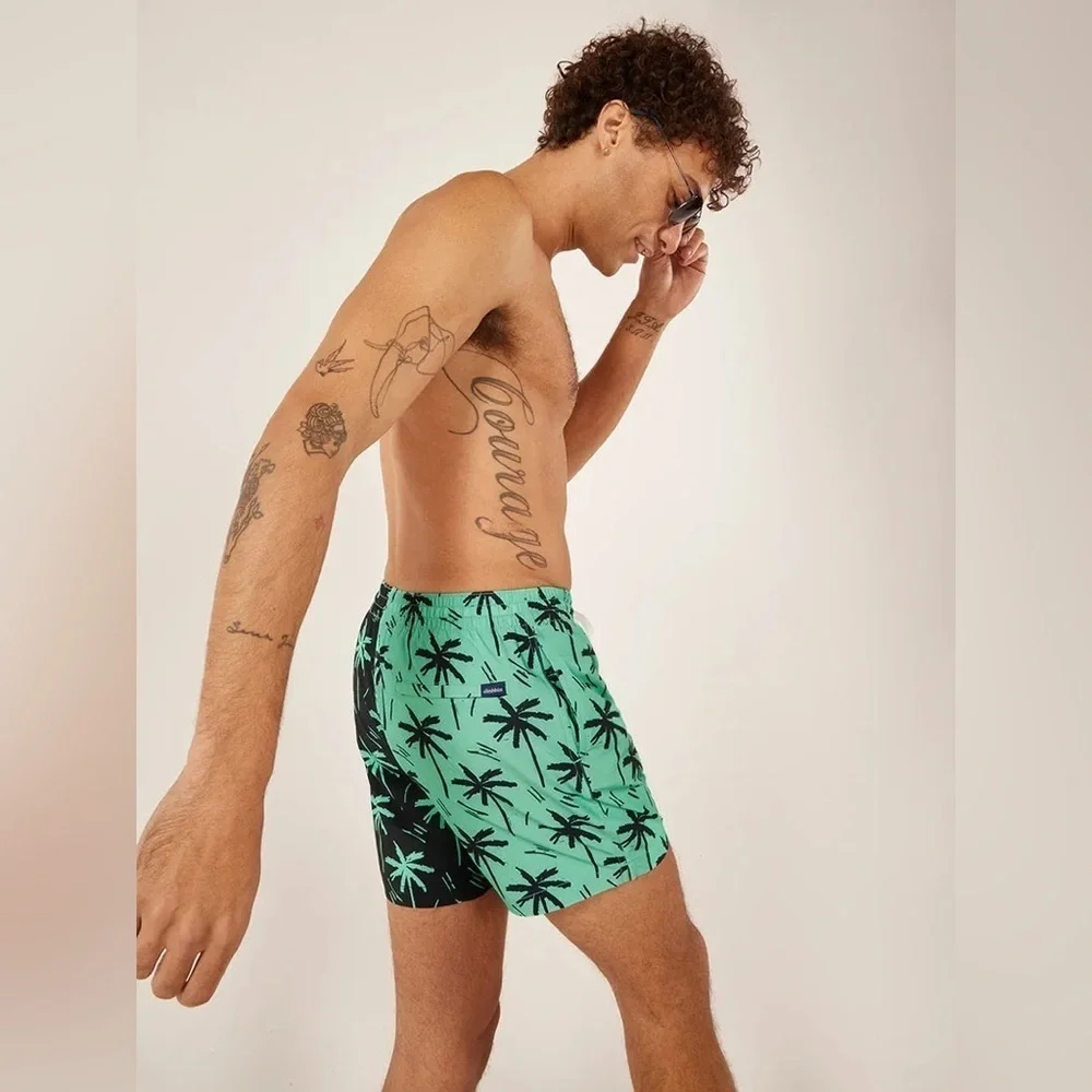 Chubbies Classic Swim Trunks in The Throne of Thighs. 5.5 inch inseam. NWT!